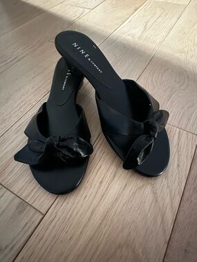 Vintage Nine & Co. never worn sandals mules size 6